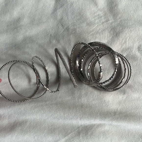 Stack bracelet - one piece; lightweight - Picture 3 of 4